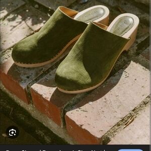 Doen Green Suede Clogs